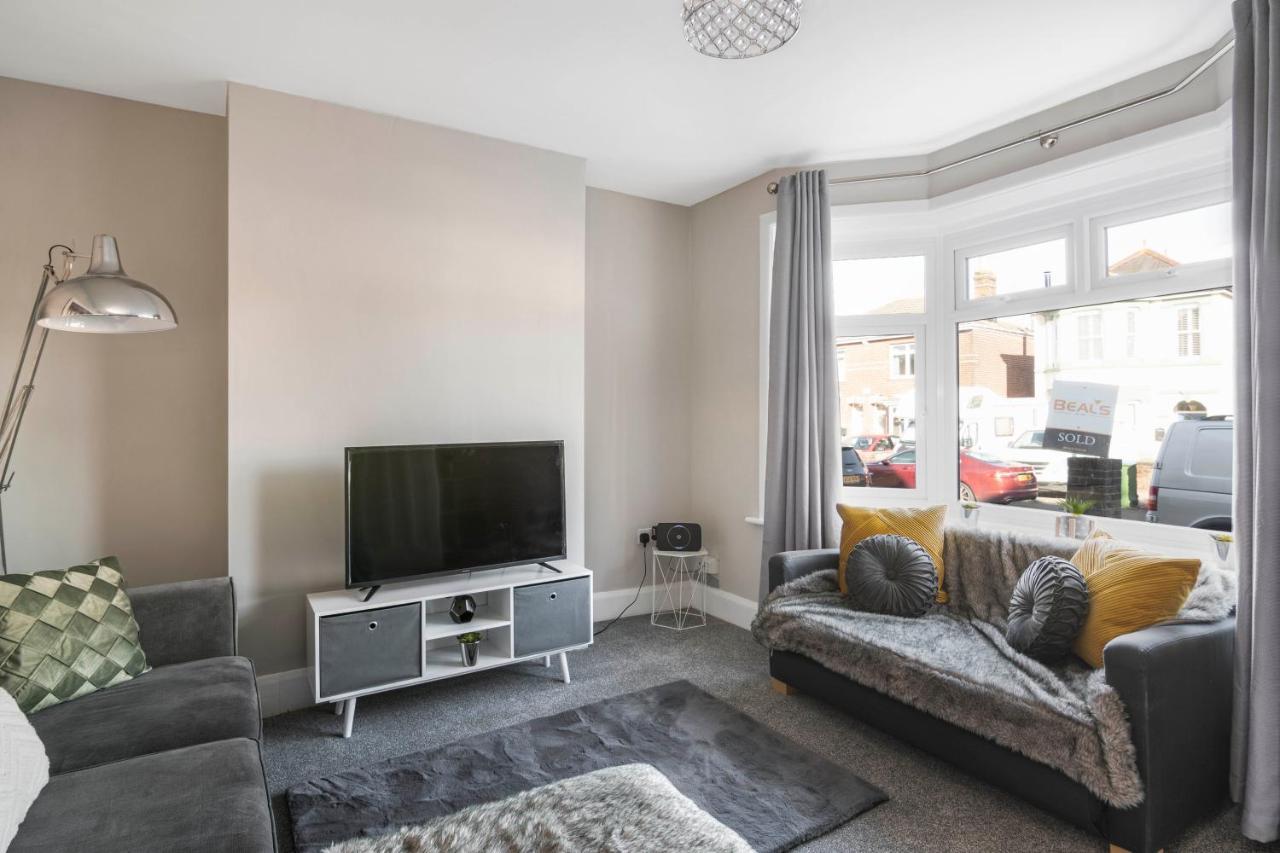 Spacious 3 Bed House, Netflix, Garden, Parking サウサンプトン エクステリア 写真