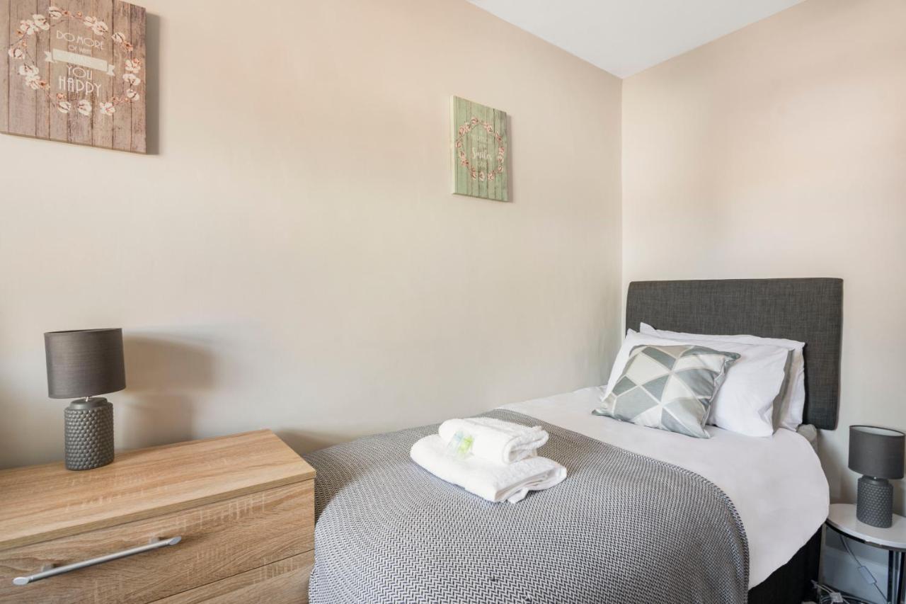 Spacious 3 Bed House, Netflix, Garden, Parking サウサンプトン エクステリア 写真